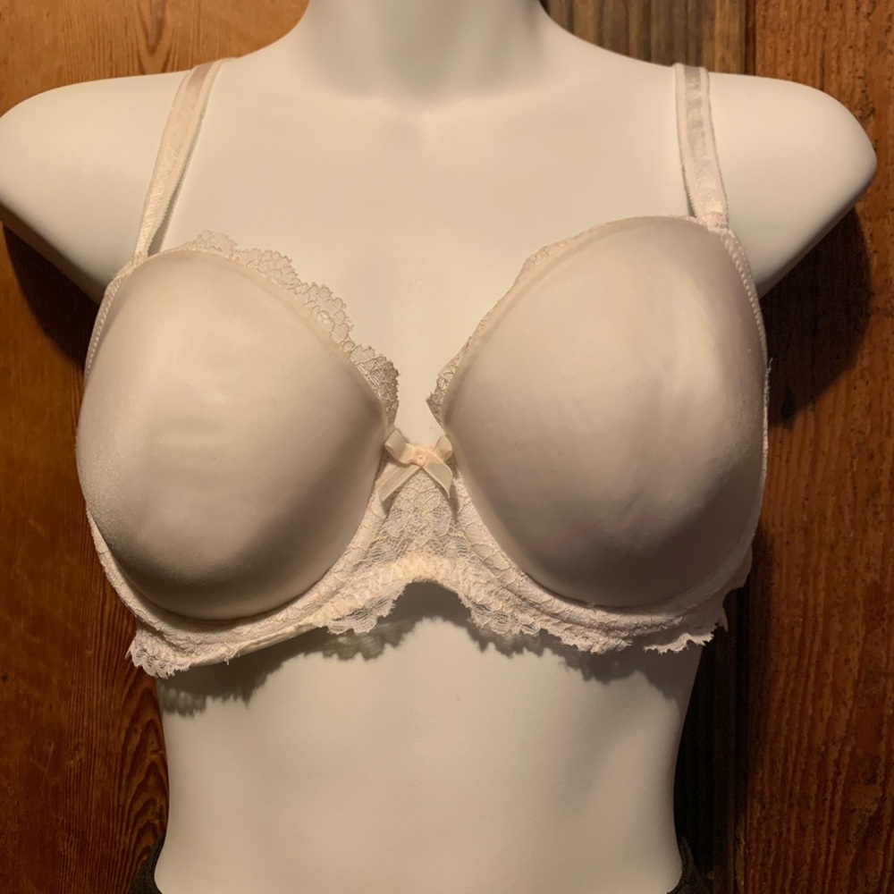 Victoria's Secret Cream Lace Bra